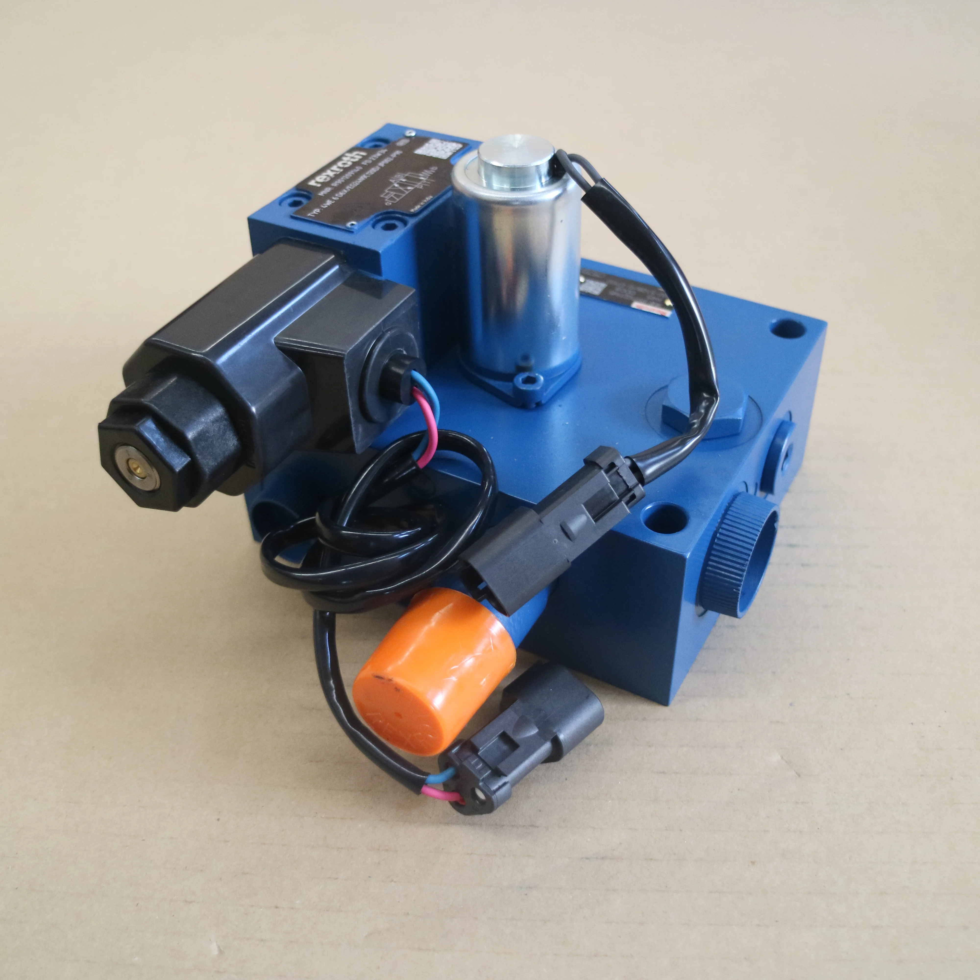 

Gold seller Directional Control Valve 56B-43-12402 Solenoid Valve for HD405-7