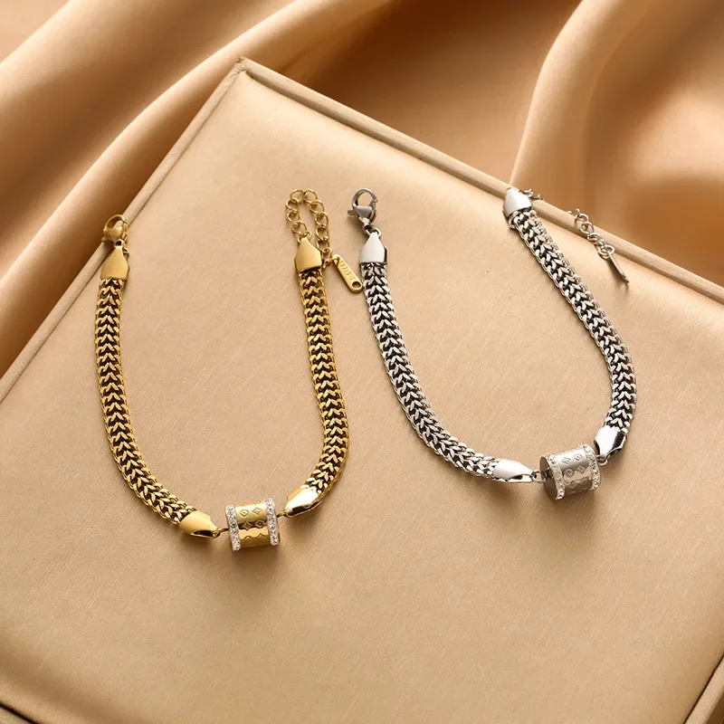 В 2025 году с микро-цепочками из белого циркона, инкрустированными цеми, созданием крипто-моды, вы можете все носить золотое кубинское колье.