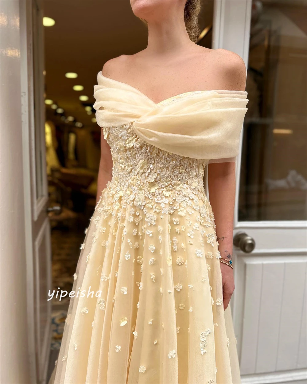 ที่กําหนดเองTulle Applique Drapedจีบงานแต่งงานA-Line Off-The-Shoulder Bespokeโอกาสชุด