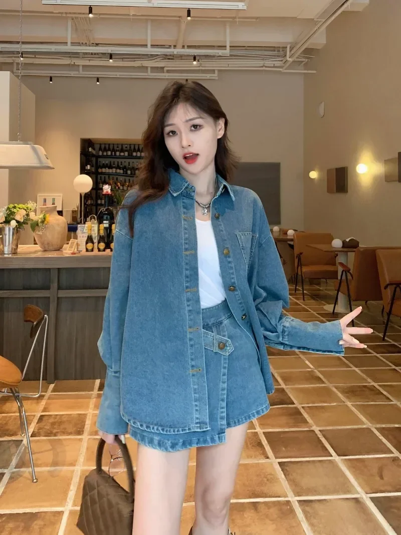 Traje vaquero Retro con personalidad para mujer, Camisa vaquera con botones de manga larga, chaqueta Irregular, Falda corta, conjunto de dos piezas, Otoño, nuevo