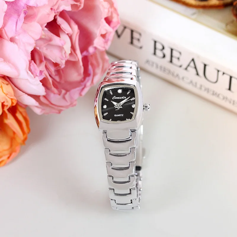 

Женские серебристо-черные стальные ремешки, модные кварцевые часы с квадратной стрелкой.