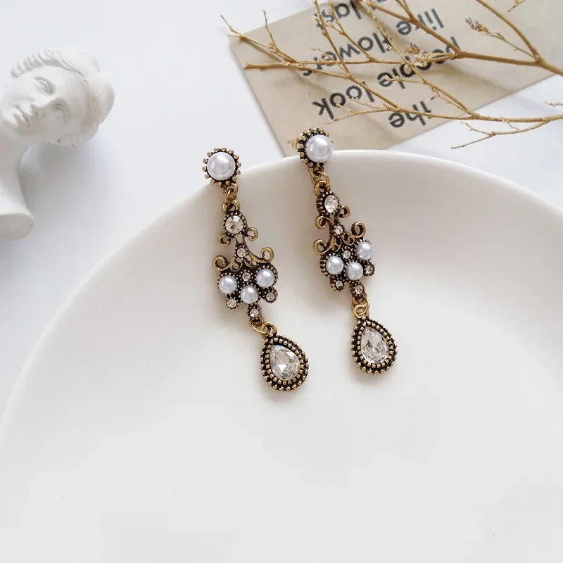 No Pierced Ears Hole Earrings Vintage Baroque Simulated Pearls Water drop Stone Clip On Earrings for Women Lady Wedding