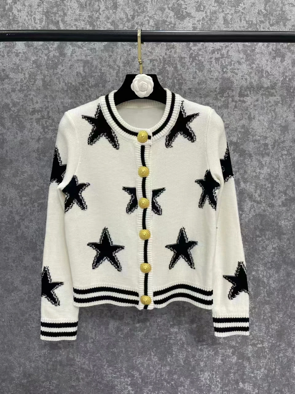 High Quality Women Winter New Vintage Shoulder Pads Metal Button Pentagram Jacquard Knitted Long-Sleeved Cardigan Sweater