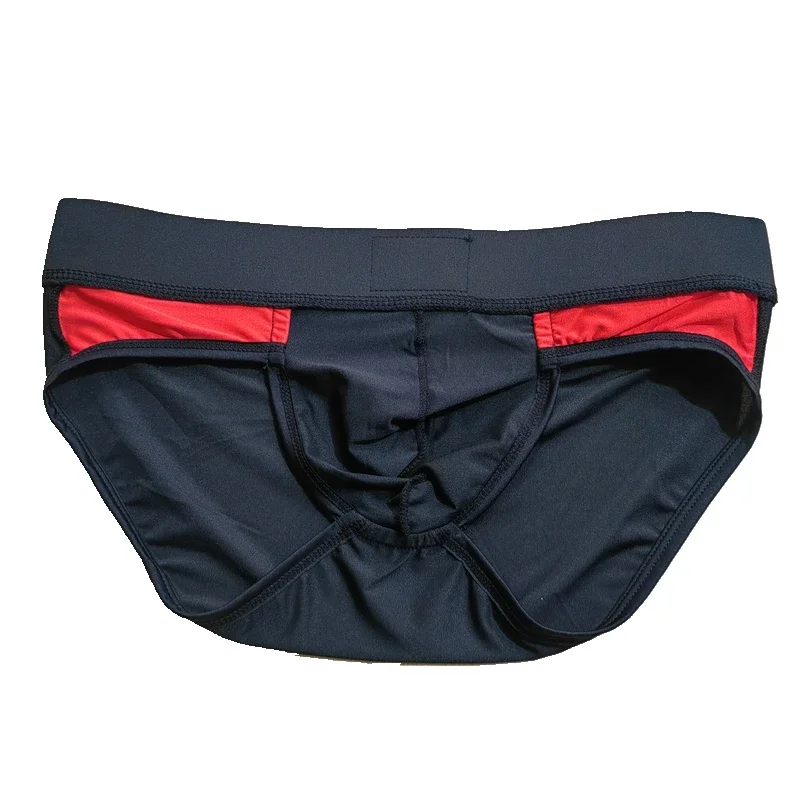 Real shot, men's black briefs are fashionable, simple, and the underpants are light and thin.