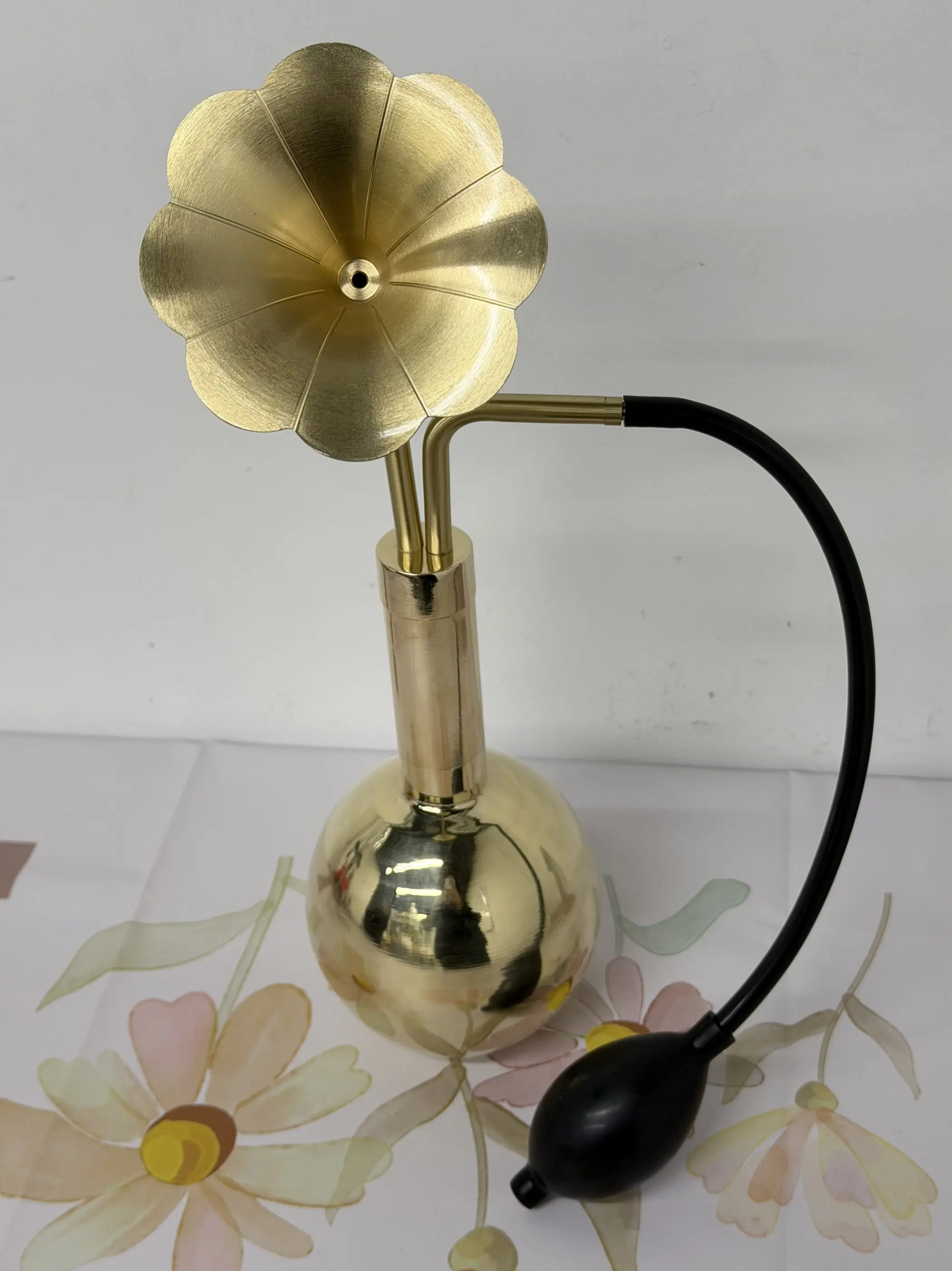 Perfume bar Fragrance Shop Wine Perfume Essential Oil Perfume Display Tester Glass Bottle Smelling Jars with Flower Trumpet
