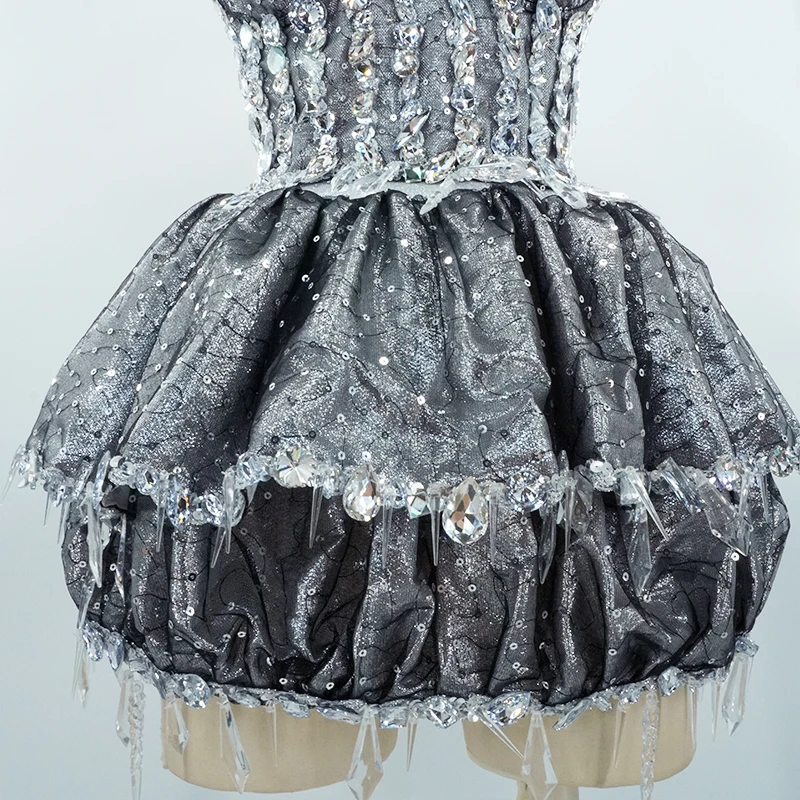 Сексуальное серое платье из двух предметов с кристаллами, наряды Drag Queen, костюм для танца на пилоне, роскошный комплект из топа и юбки для выступлений, дня рождения