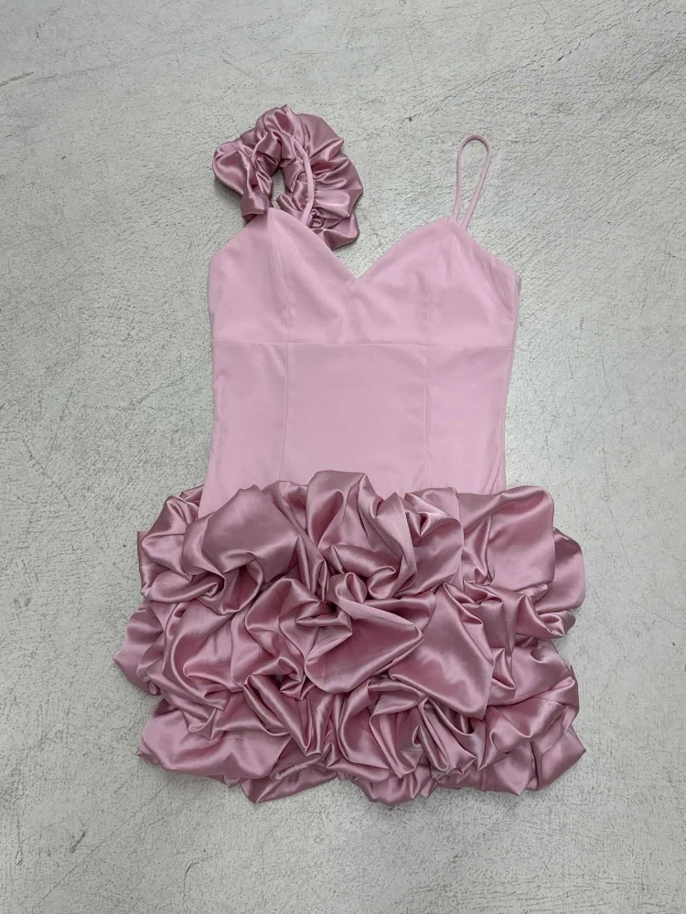 ピンクサテンフリルミニドレス レディース エレガント スパゲッティストラップ ノースリーブ Vネック スリムウエスト ラッフルミニドレス デート パーティー用