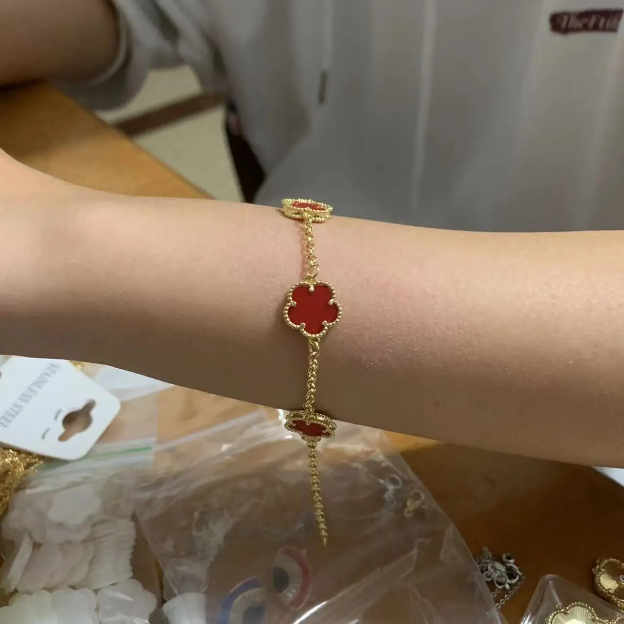 Temperament Hot Selling Plant Five Leaf Flower Plum Blossom Double Sided Bracelet Natural Stone Luxury Gift for Women Clover