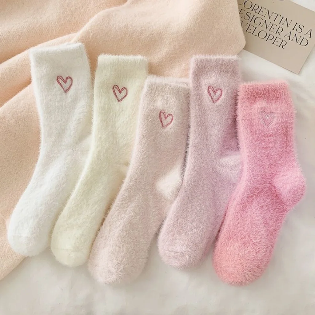 Dreamlikelin1 Paar/5 Paar Herbst-Winter-Damensocken, dick, warm, niedlich, koreanisches Plüsch-Fleece, Liebesherz-Druck, mittlere Röhrensocken