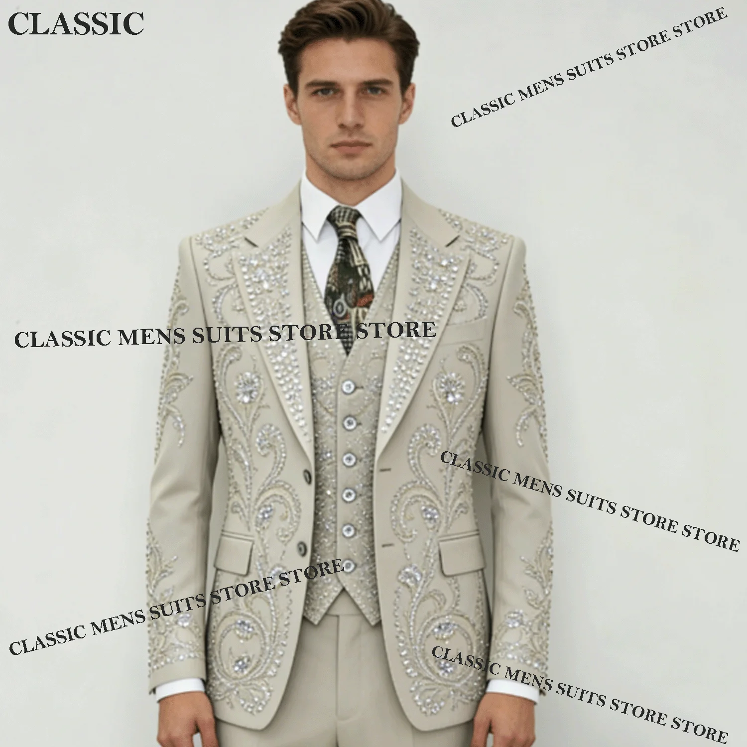 

Мужские костюмы на заказ с изысканными пайетками для свадьбы, выпускного вечера, вечеринки, высококачественные блейзеры с драгоценными камнями и стразами, комплекты из 3 предметов, смокинги, приталенный крой.