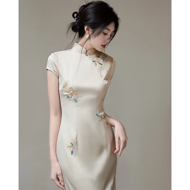 

Новое китайское платье с вышивкой для повседневной носки, простое, но изысканное, свадебное платье для женщин с низким разрезом, короткое.