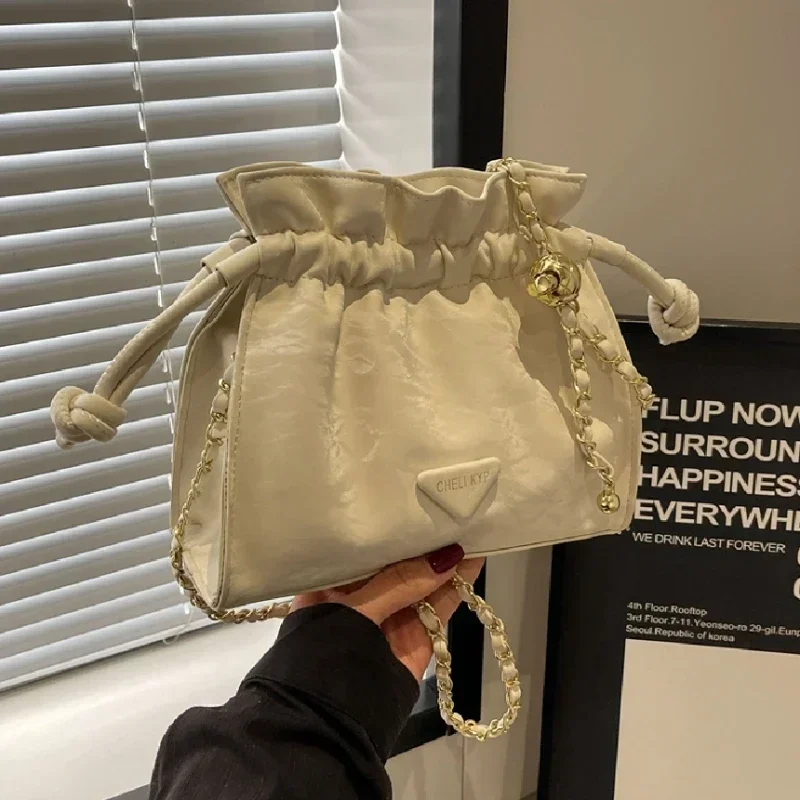 

Однотонные сумки через плечо из искусственной кожи с внутренним отделением, 2024 дюймов, мягкие сумки с лентой для женщин, женские сумки-ведра