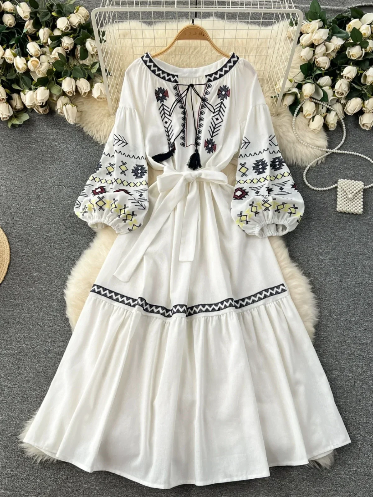 Women Bohemian Vacation Dress Travel Wear Sweet Western-style Embroidery Loose Waist Large Hem Midi Length Vestidos DS001