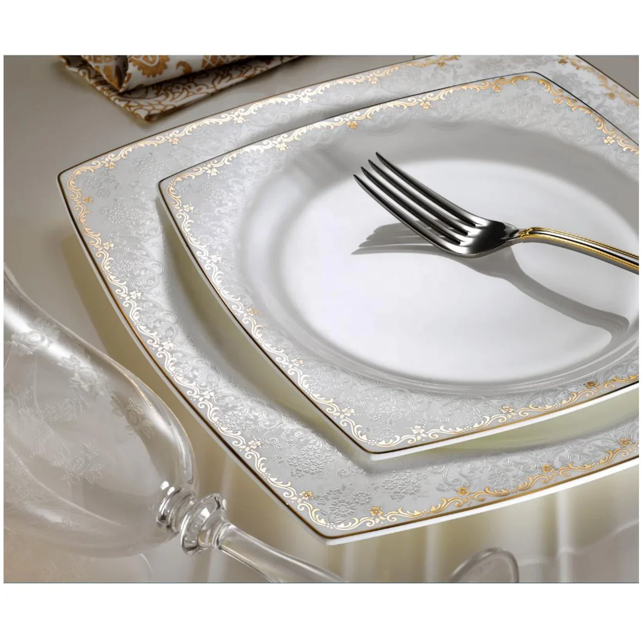 New Royal Gold Decal Fine Bone China Dinner Set Porcelain Dinnerware Hotel Ceramic Tableware Dish Sets With Silver