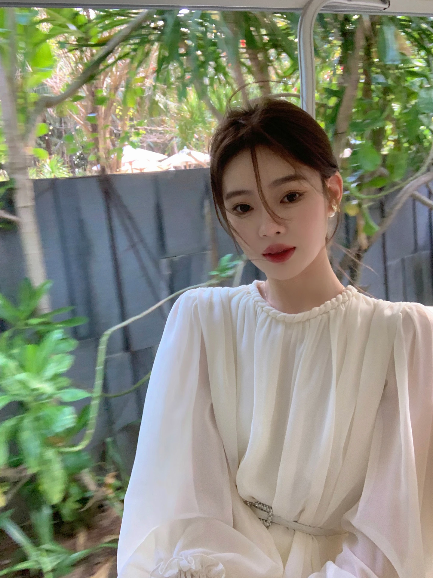 

Летний новый топ ByYou из белого шифона с круглым вырезом и узлом, женская свободная блузка с рукавами-фонариками, для повседневной носки, китайского производства, с длинными рукавами