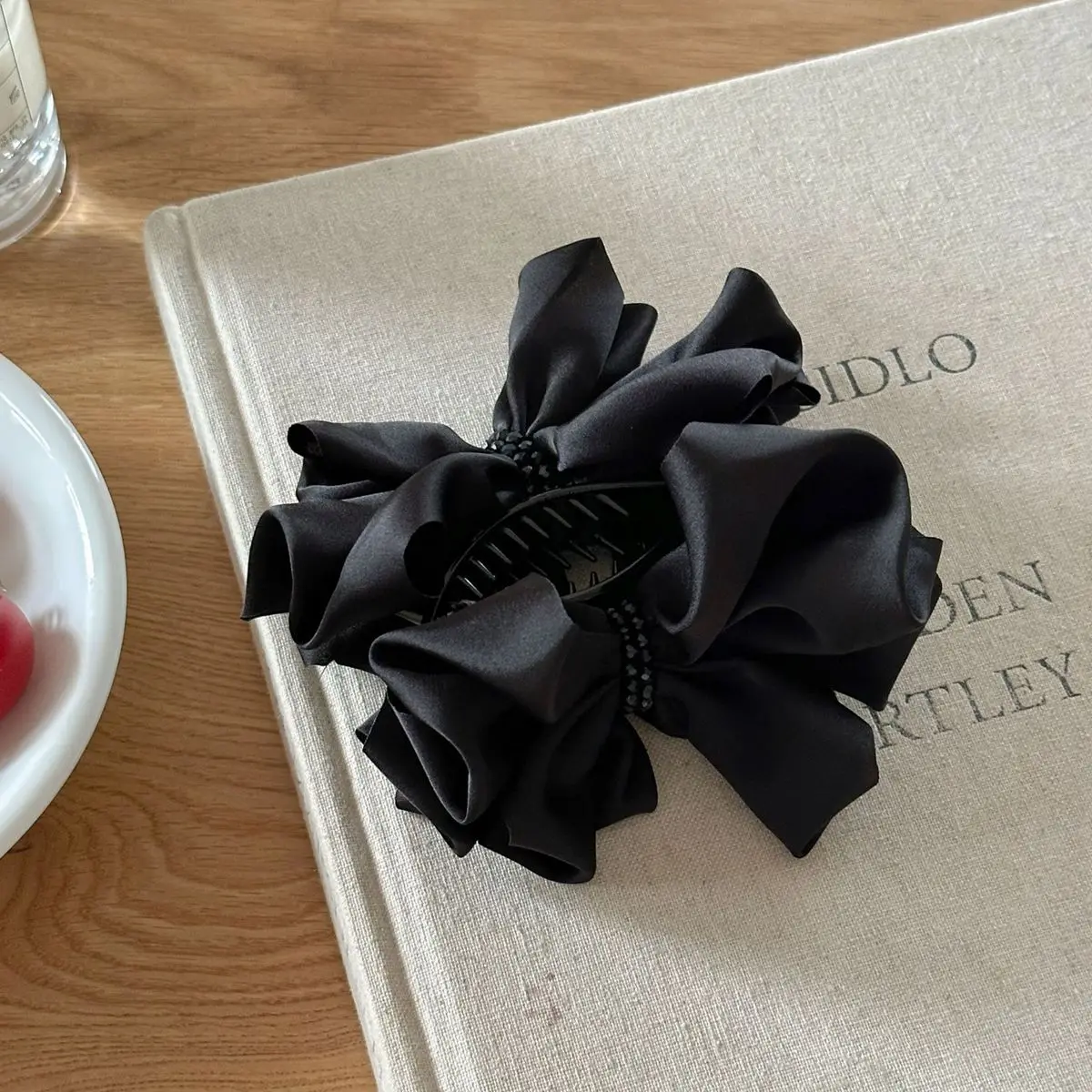 Korean Style High-End Feel Bow Shark Clip Hairpin Ponytail Clip Back Head Bun Maker Hair Styling Tool Hair Accessory for Women view 4