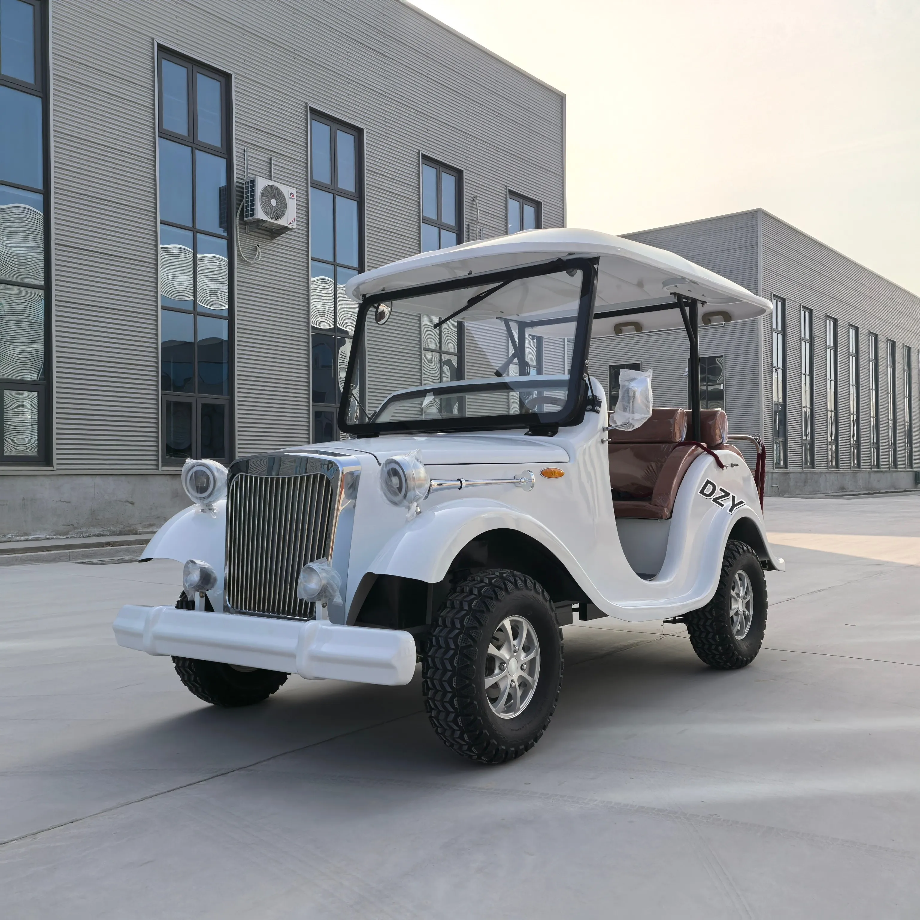 Customized Luxury Classic Car with Different Seats and Sunshades, Rain Curtains, electric vintage cart
