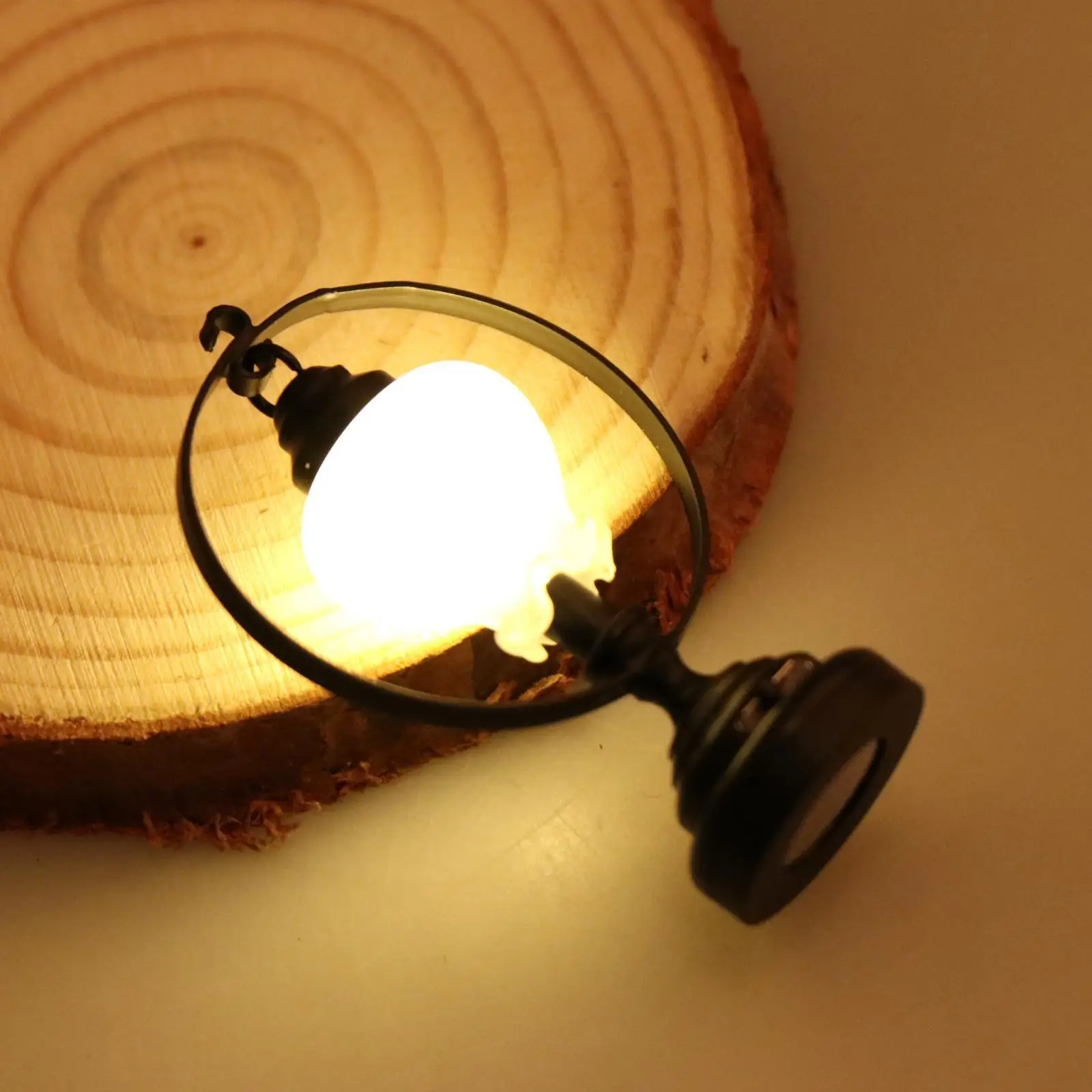 Lampada da tavolo in miniatura in scala 1/12 Luci da scrivania in metallo per la decorazione della casa della sala da pranzo