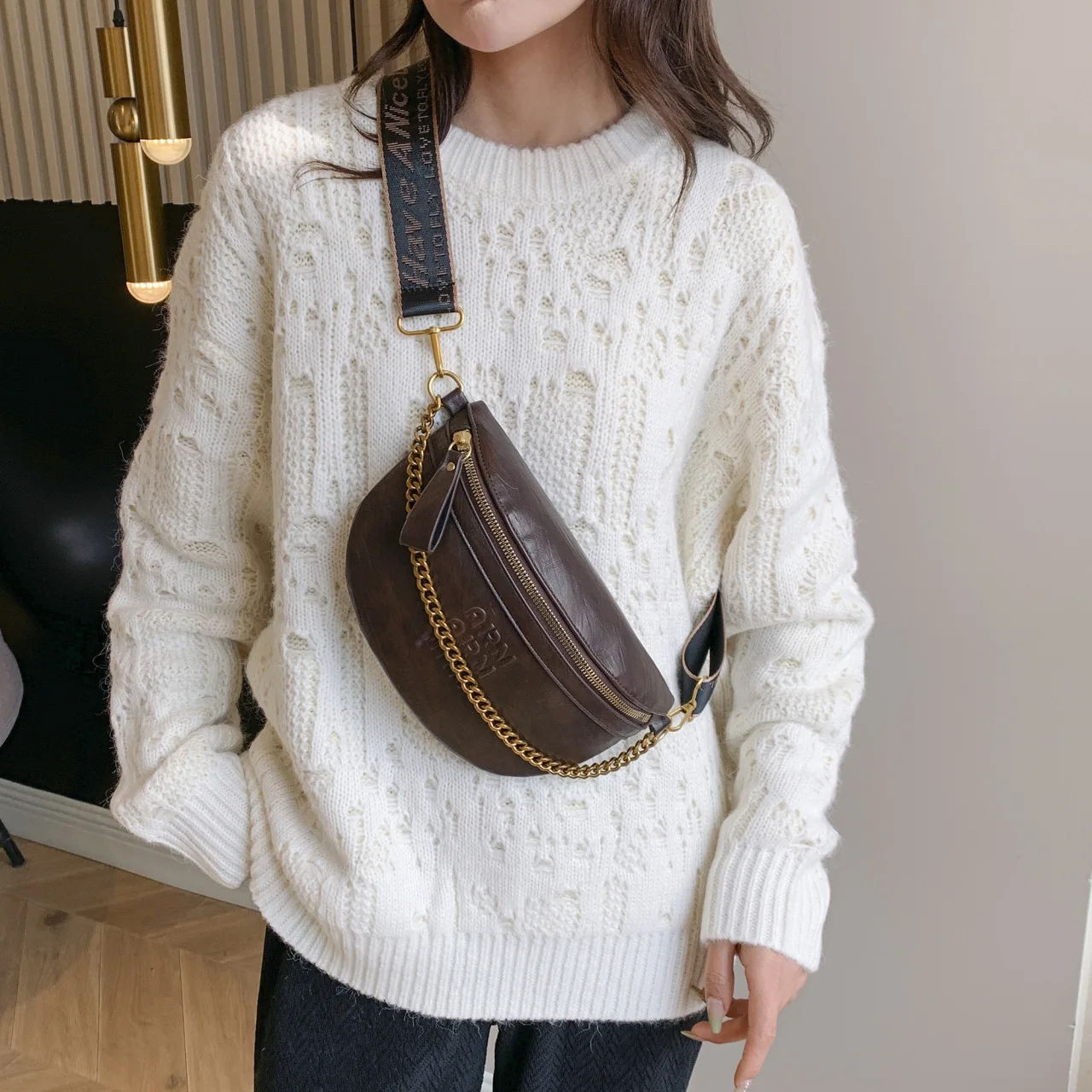 

Новинка в 2025 году. Модная маленькая женская сумка. Модная нагрудная сумка с пельменной текстурой, идеальная универсальная сумка через плечо - сумка-мессенджер