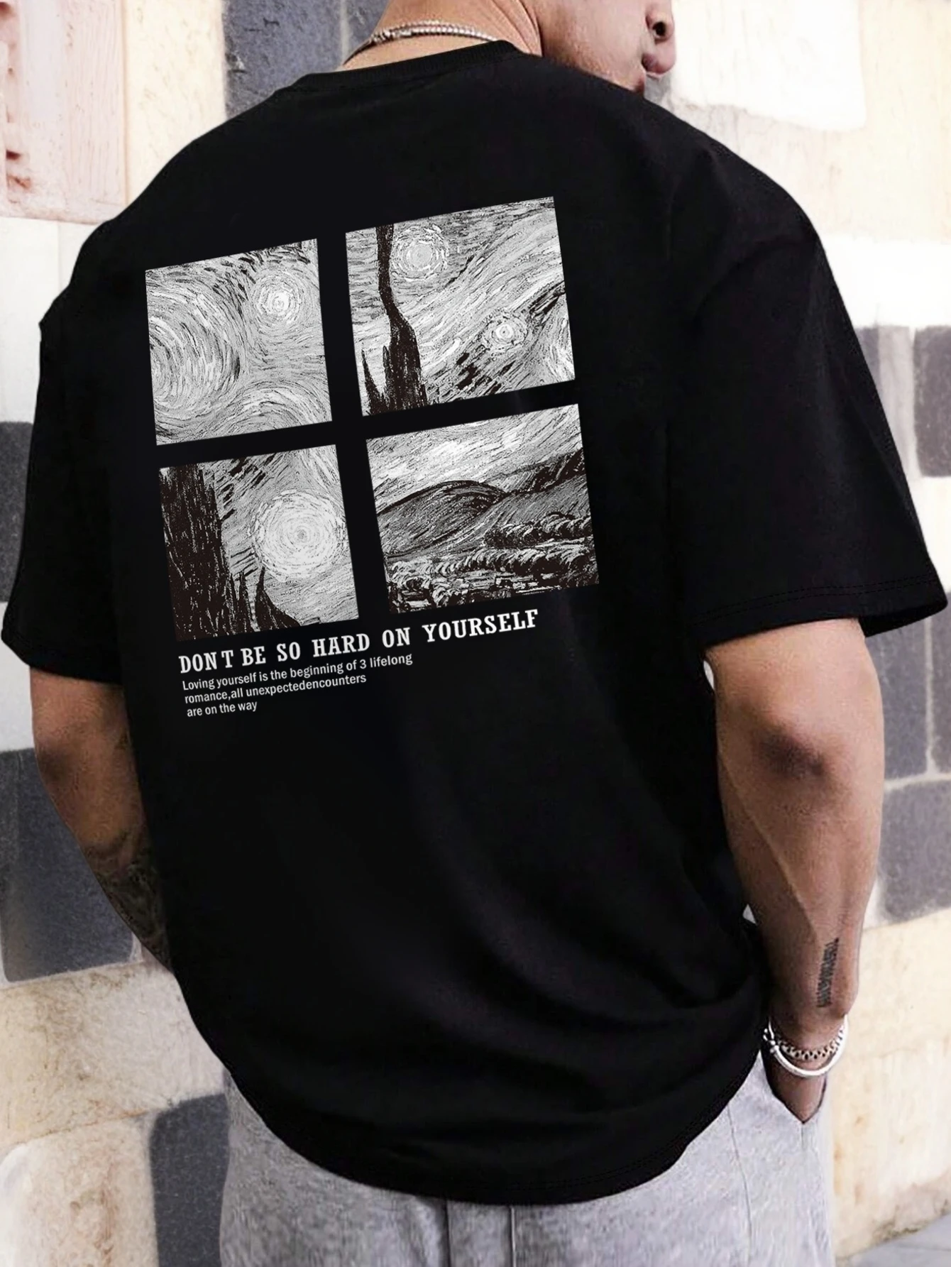 Monochromes Sternennacht-Kunstdruck Grafik-T-Shirt für Herren Atmungsaktiv 100% Baumwolle Perfekt für Sommer Streetwear Trendiger Künstlerischer Stil