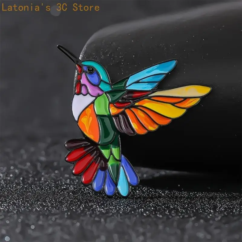Künstlerische, in Tropfenöl gefertigte Kolibri-Brosche mit lebendigen Farbtönen, verstellbar für verschiedene dekorative – Detail 9