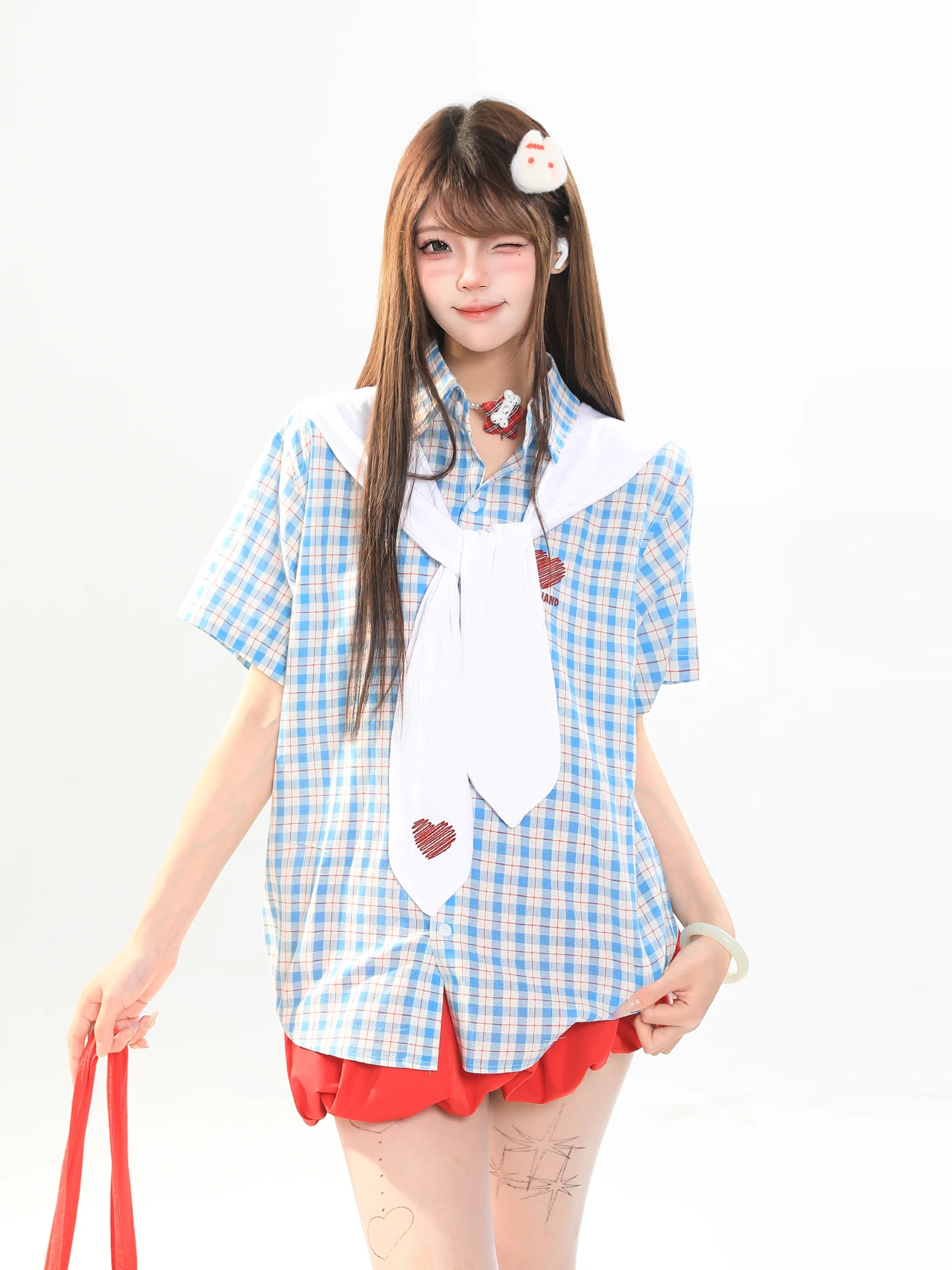 

Женская летняя свободная блузка с вышивкой в виде сердечек, универсальный топ с коротким рукавом, визуально стройнящий фигуру.