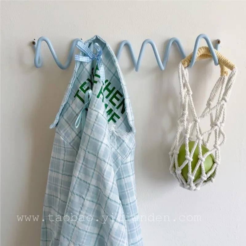 

Креативный настенный крючок Ins Wave Hook в синем цвете для прихожей, для хранения одежды, в стиле «Дофамин»