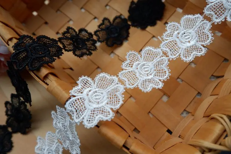 Polyester Flower Embroidery Lace, French Lace Ribbon Fabric, Guipure DIY Trims, Warp Knitting Sewing Accessories Off White Black