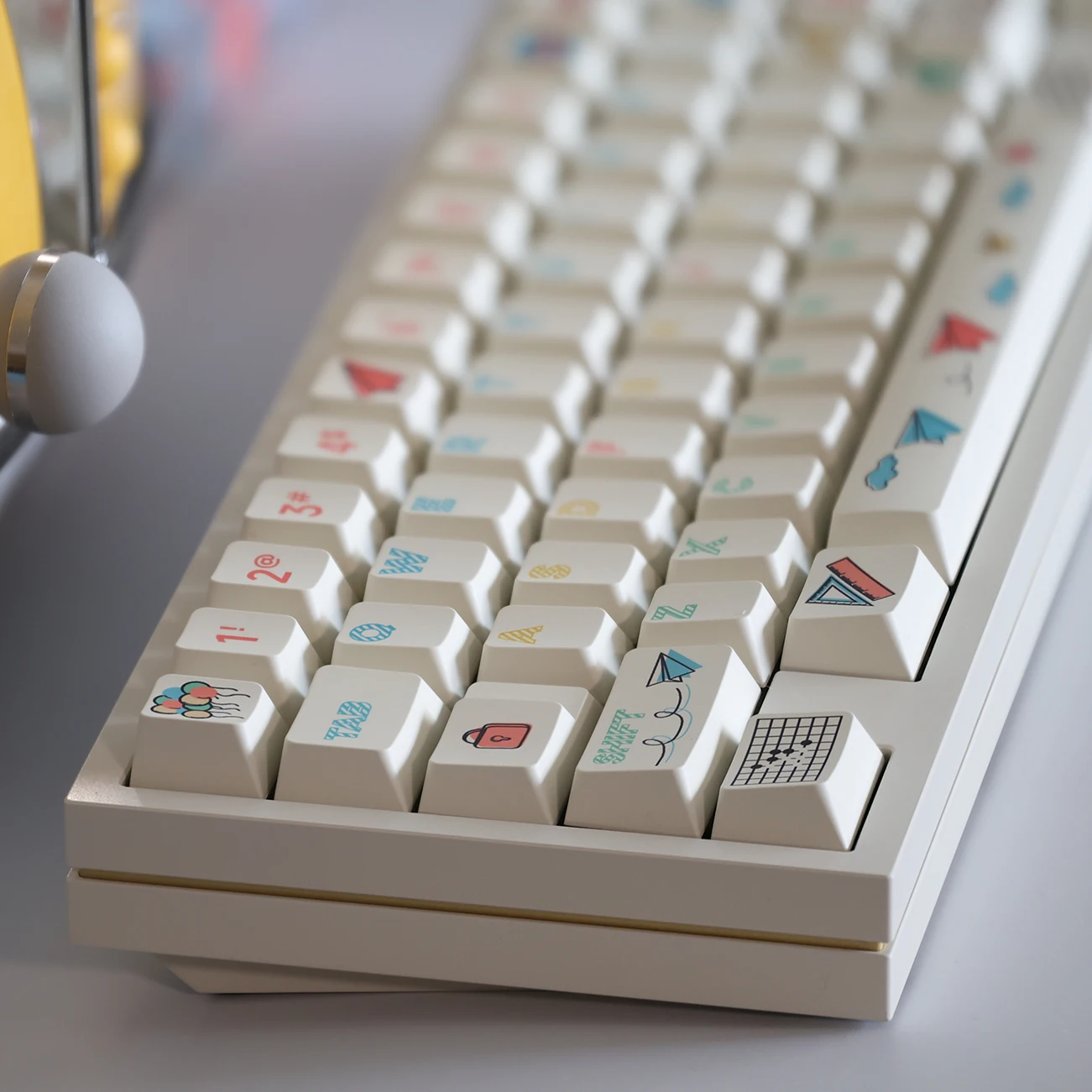 Paper Airplane Theme Cherry Height Pbt Sublimation Keycaps White Cartoon Simple For Diy Customized Keycaps
