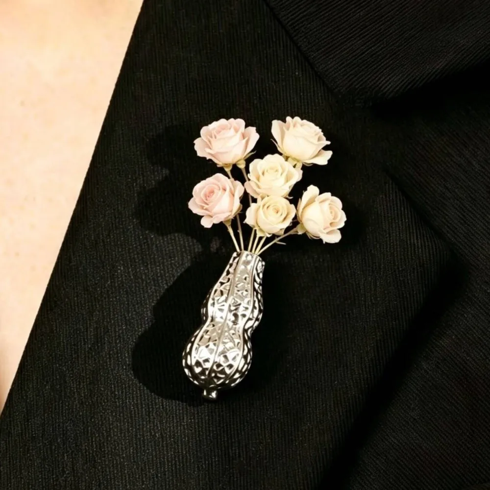 Vintage Hollow Design Vase Brooch Creative Vase Shape Lapel Pin Dried Flower Holder Flower-Insertable Brooch Coat Decor