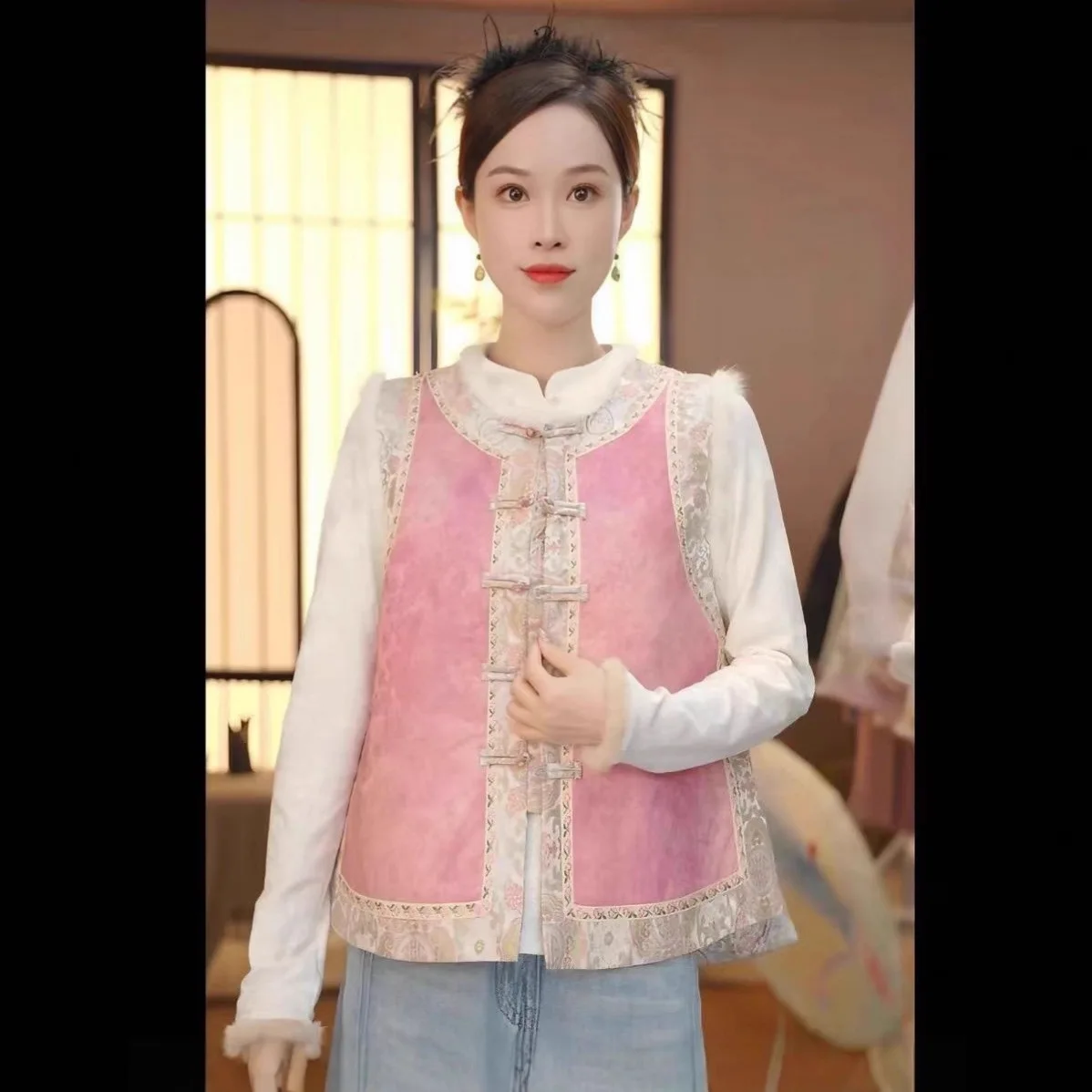 Double-Sided Double-Wear Autumn and Winter New Women's Quilted Temperament Entry Vest Burr Retro Brocade
