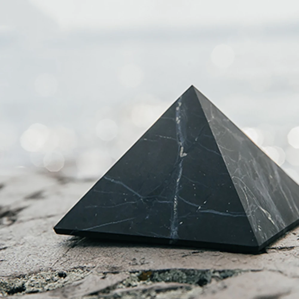 

CHENYISHI 50%-70% карбоновый Shungite EMF кристальная пирамида для лечения ауры, Защита энергии, баланс корня чакры, очистительный камень