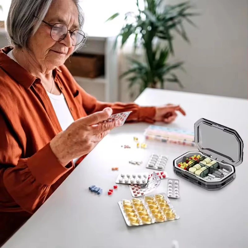 Portable 4/6 Compartment Pill Storage Box, Travel Medicine Separation and Classification Mini Packaging Box with Sealing Ring