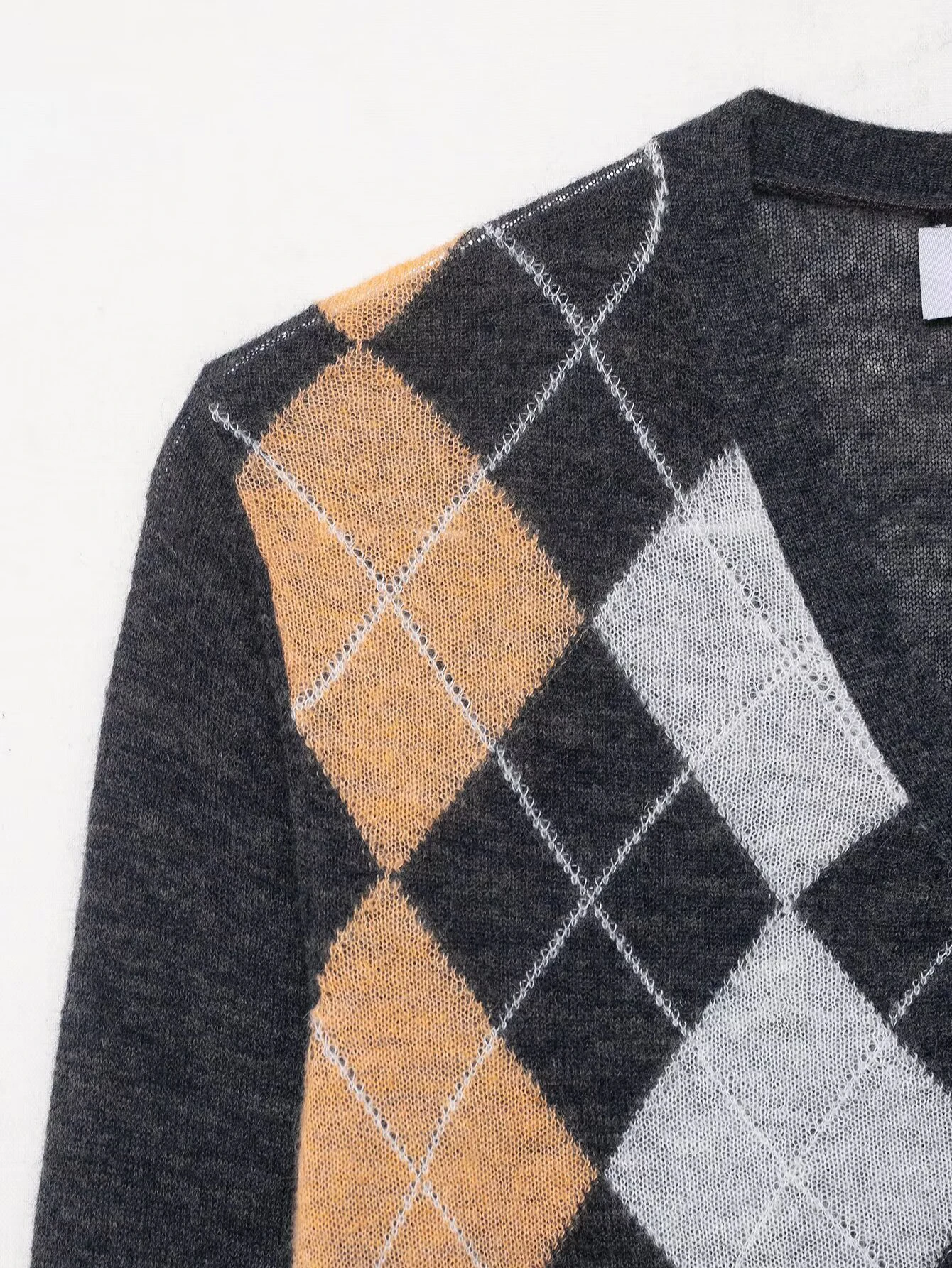 2025 الربيع والخريف موضة الخامس الرقبة طويلة الأكمام محبوك زر علوي ديكور الرجعية الماس سترة متماسكة