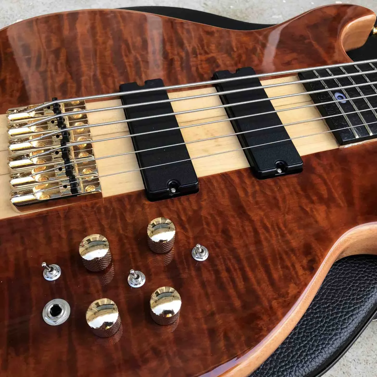 Custom Ebony Fingerboard 4 Strings Bass Burst Maple Top 9V Active Pickup Electric Bass Guitar