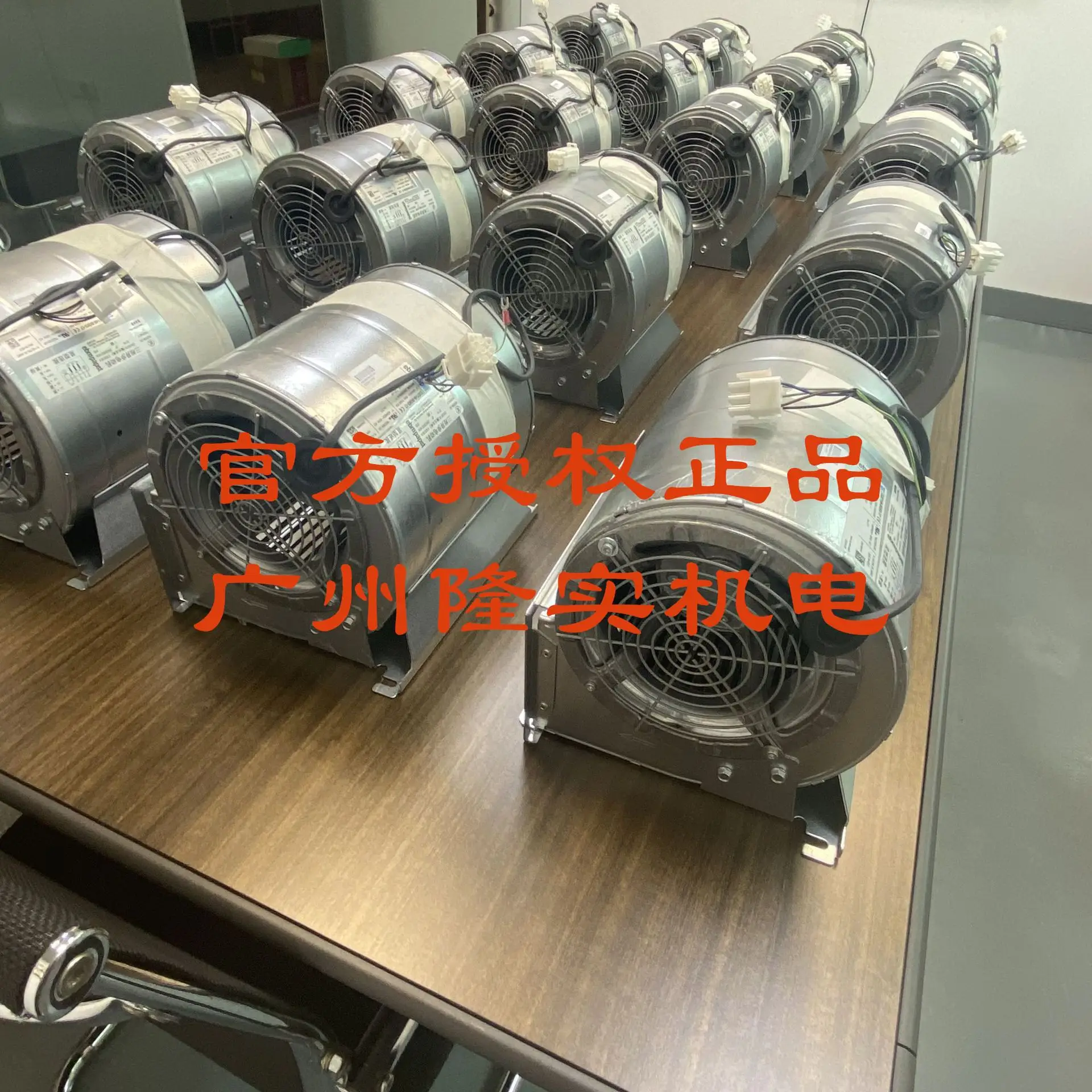 

Новый охлаждающий вентилятор D2D146-BG03-17/инвертор Toshiba VFPS1-4315KPC-WN (специально для инверторов)