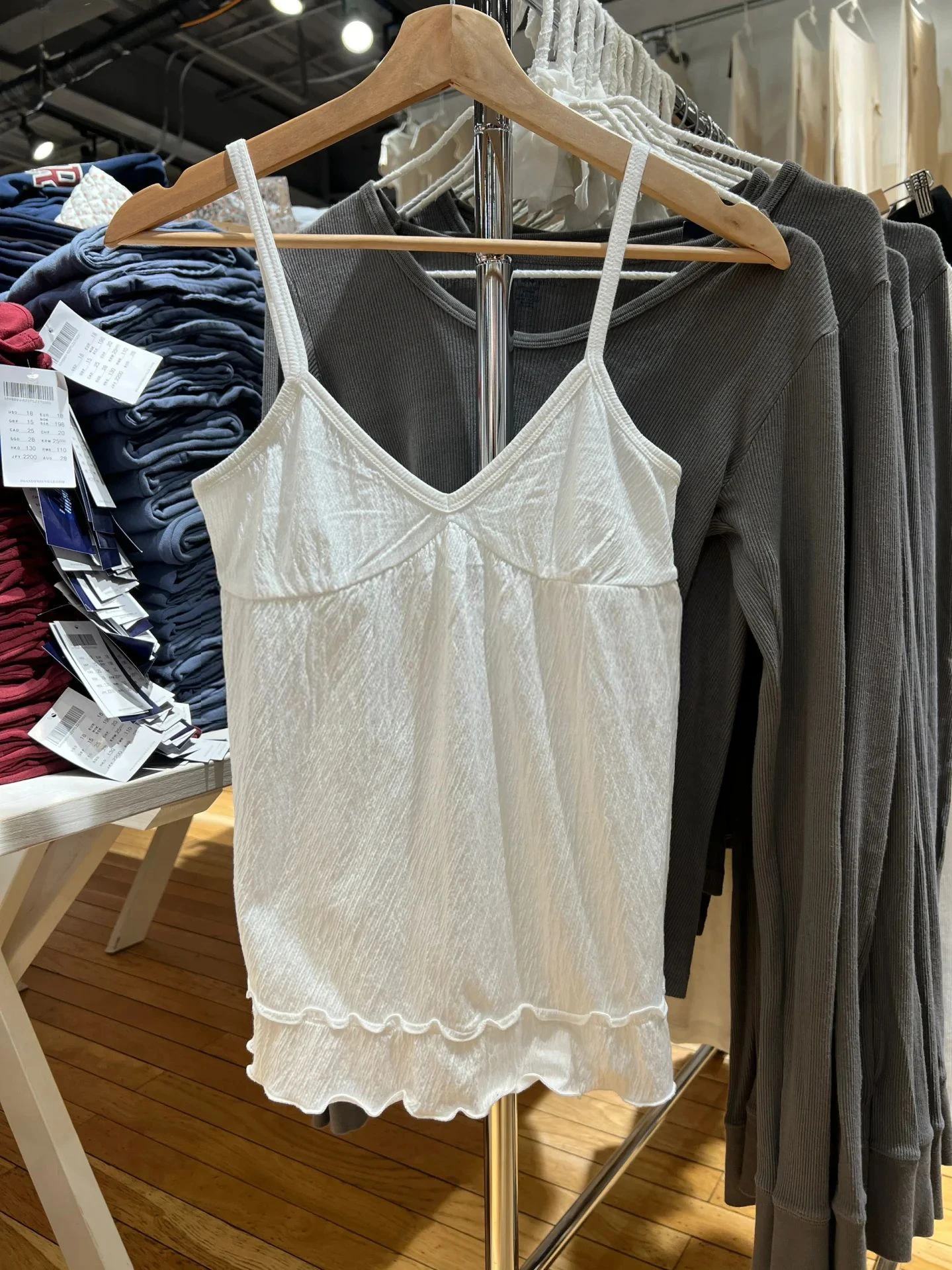 Elegancka teksturowana koszulka damska z falbankami na dole, seksowny letni top na ramiączkach z dekoltem w serek i odkrytymi plecami, bawełniana bluzka damska, biała, prosta, dopasowana, długa koszulka Y2k