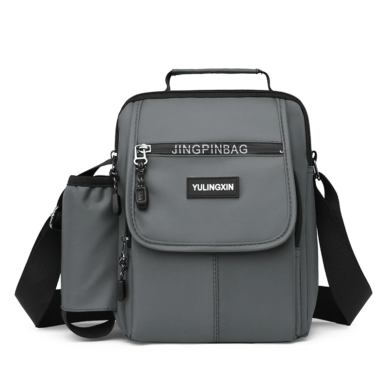 Sportliche quadratische Umhängetasche für Herren – Robuste, weiche Umhängetasche im College-Stil mit multifunktionalen Taschen – Detail 6