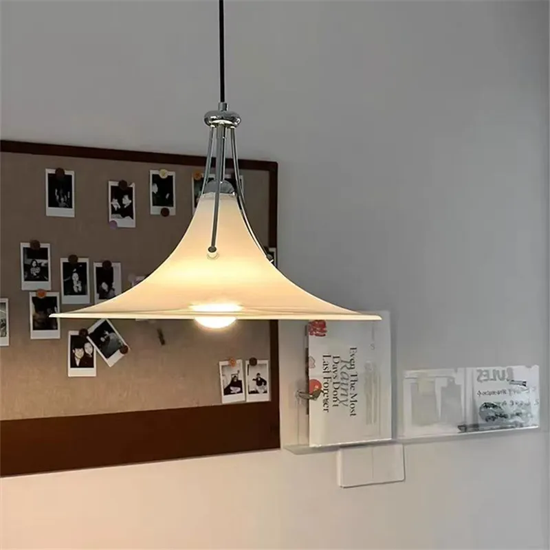 Designer white glass flying saucer pendant lamp led magnolia lamp for restaurant hotels kitchens island lamp Bauhaus lamp