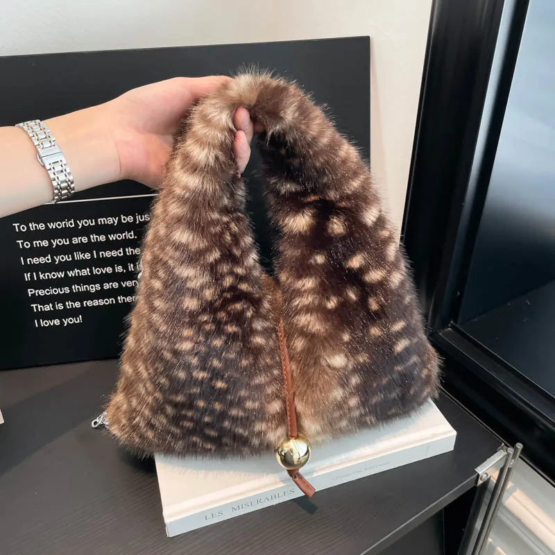 

Fluffy Deer Pattern Shoulder Bag Winter Faux Fur Bags for Women Warm Soft Handbags Women Bag NEW Chains Crossbody Bags