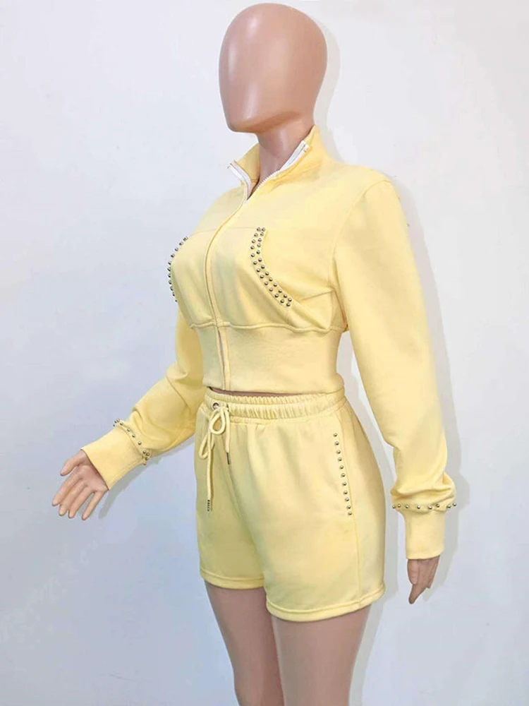 JENYAGE Gelbes, mit Nieten besetztes, kurz geschnittenes Shorts-Set mit Reißverschluss und Stehkragen für Damen, Y2K-Sweatshirt mit langen Ärmeln, hochtaillierter Trainingsanzug mit Kordelzug – Detail 7
