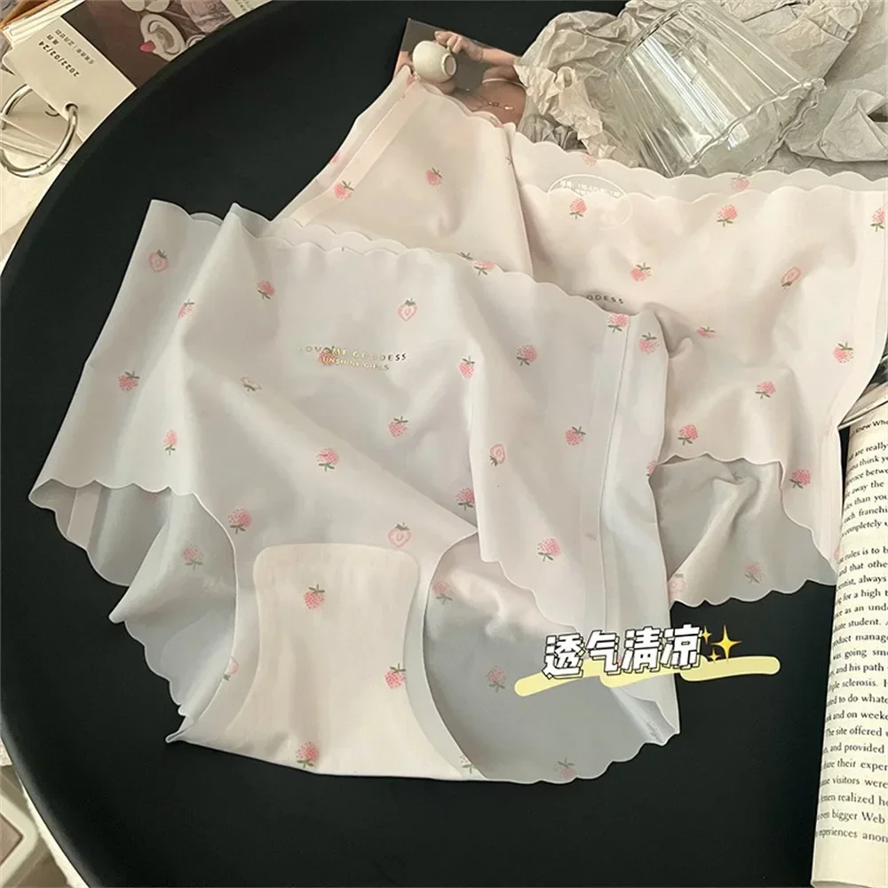 

Cute Ice Silk Seamless Panties Women Underwear Strawberry Printed Girl Briefs Breathable Soft Underpants Female Lingerie