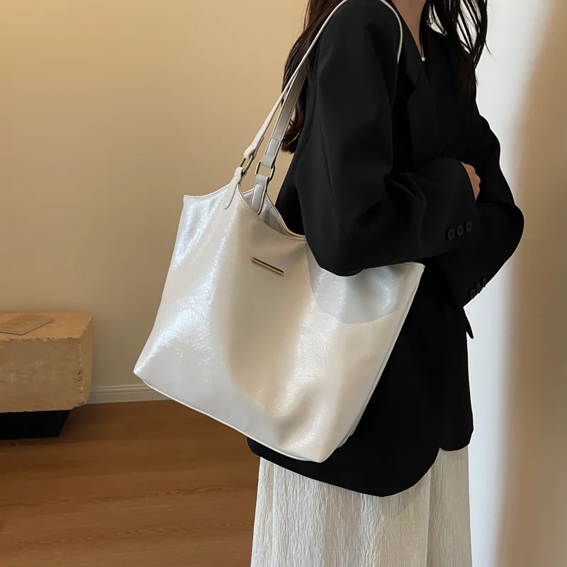 LEFTSIDE Big Shoulder Bags for Women Large Capacity Tote Bag 2023 Winter Vintage Solid Color Zipper Leather Travel Retro Handbag