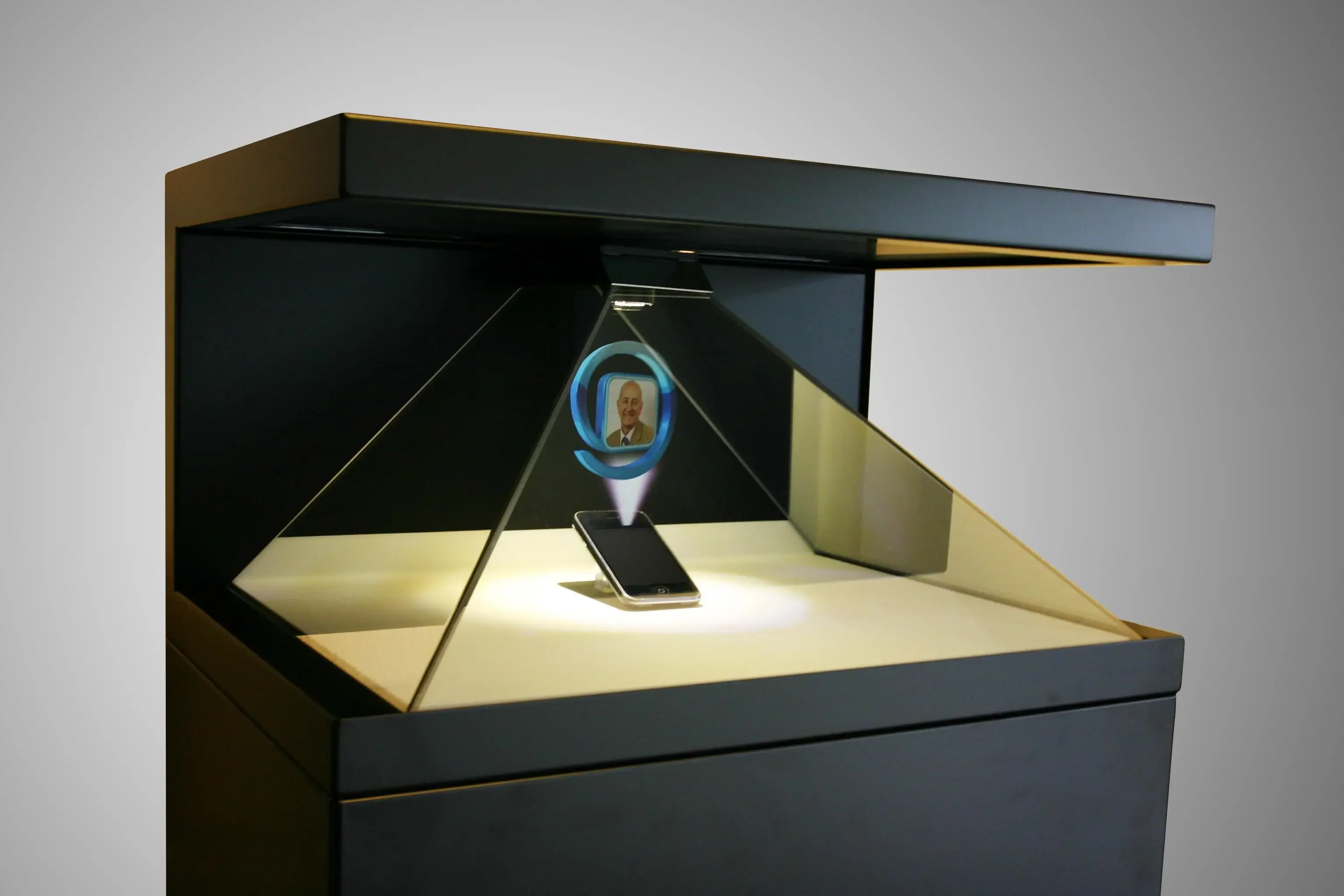 270 degree 3 sided 21.5 inch holographic display 3d pyramid 3d hologram projector