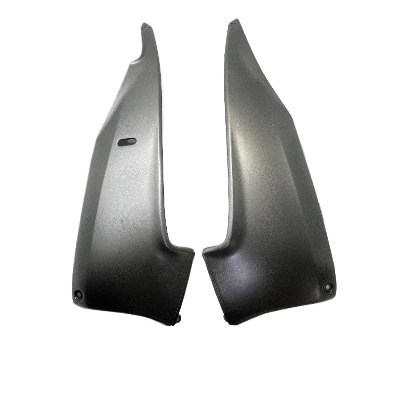 

Две пары нижних боковых обтекателей (левый и правый) для модели TMAX500 01-07, с защитными элементами для крепления к корпусу.