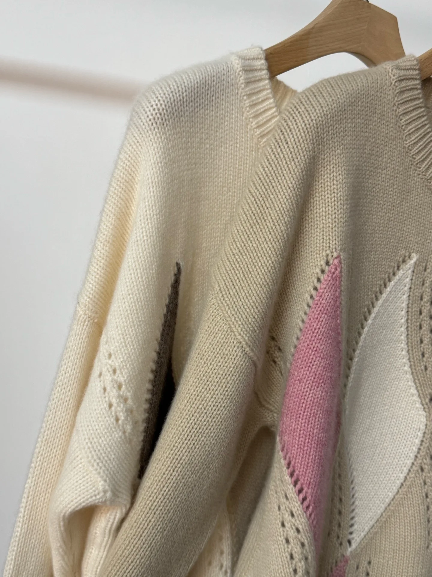 2025 Autumn And Winter New High-Quality Cashmere Thickened Colorblock Knitted Sweater Jacket Fashionable And Casual