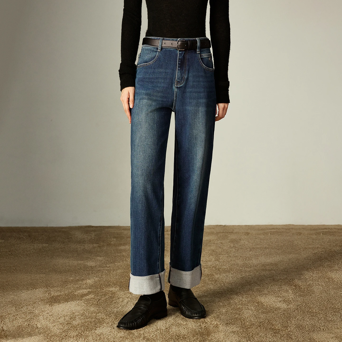 TOYOUTH سراويل البيض النسائية 2025 شتاء جديد مكبل الكاحل ليكرا مطاطا نحى اقتصاص بنطلون