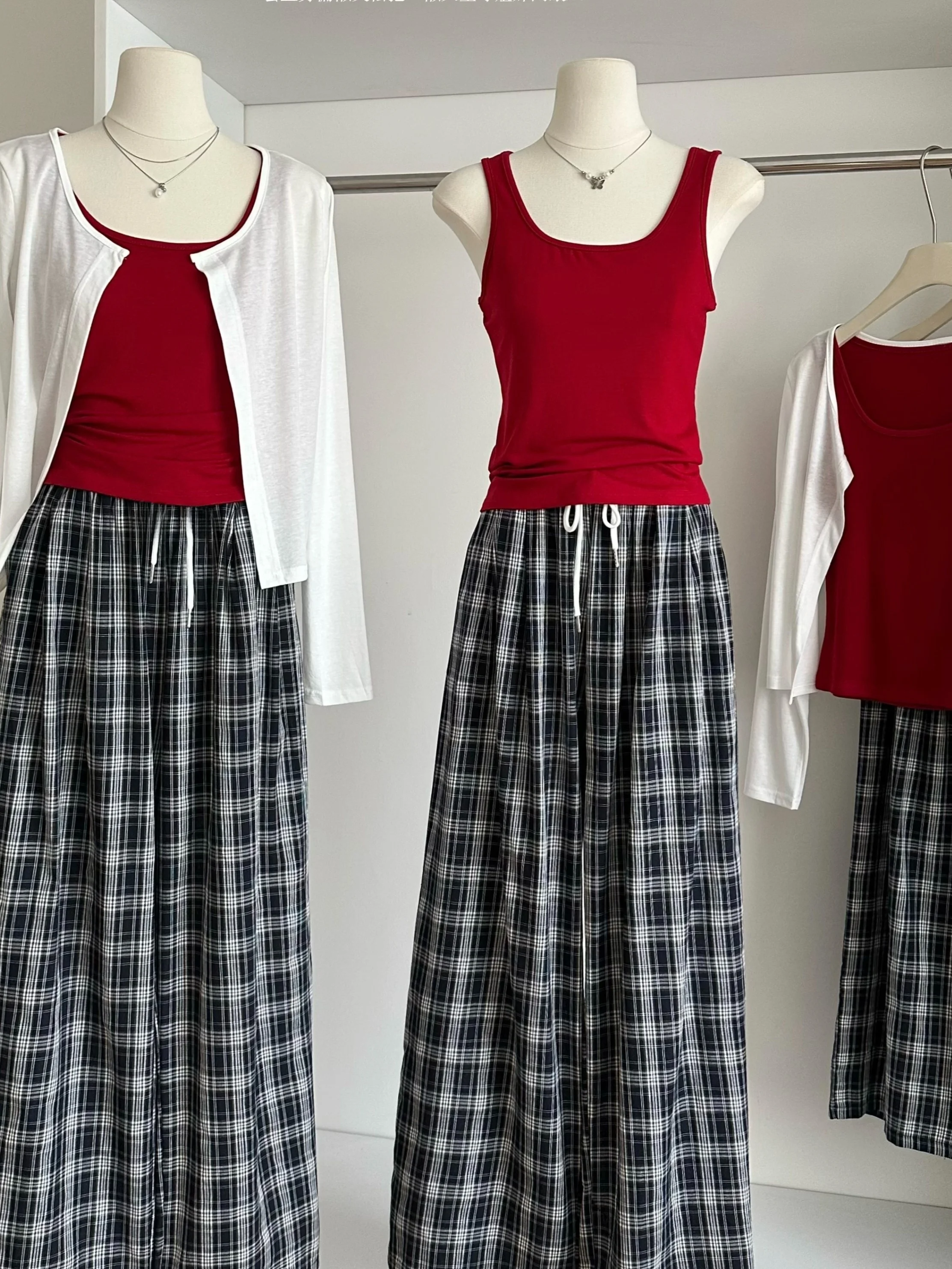 

Ранняя осень, женский комплект из футболки, жилет на бретелях, тонкий длинный све, открытый кардиган, пальто, клетчатые широкие брюки, повседневные легкие брюки...