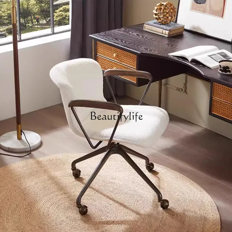 Nordischer moderner erstklassiger Retro-Nostalgie-Bürostuhl aus Rindsleder, schmiedeeiserner Computer-Drehstuhl