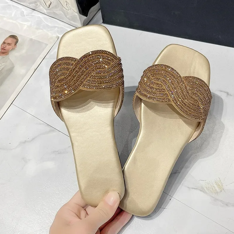 Zapatillas planas de diamantes de imitación para mujer, Zapatos abiertos que combinan con todo, zapatillas de playa al aire libre, novedad de verano 2024